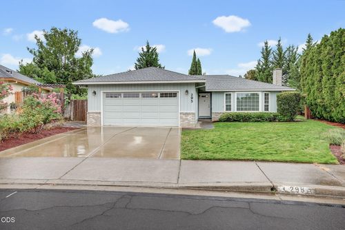 295 Wren Ct, Medford, OR, 97501-7014 | Card Image