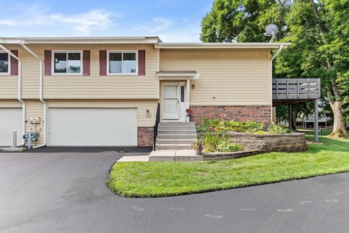 11123 Xavier Cir, Bloomington, MN, 55437-3142 | Card Image