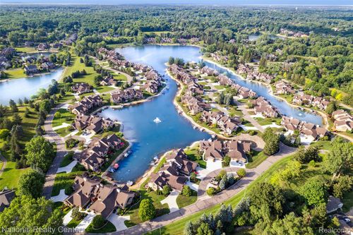 18600 Blue Heron Dr W, Northville, MI, 48168-9241 | Card Image