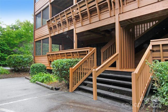 Steps to large deck | Image 28