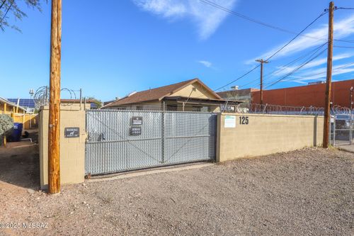 125 E Flores St, Tucson, AZ, 85705-5661 | Card Image