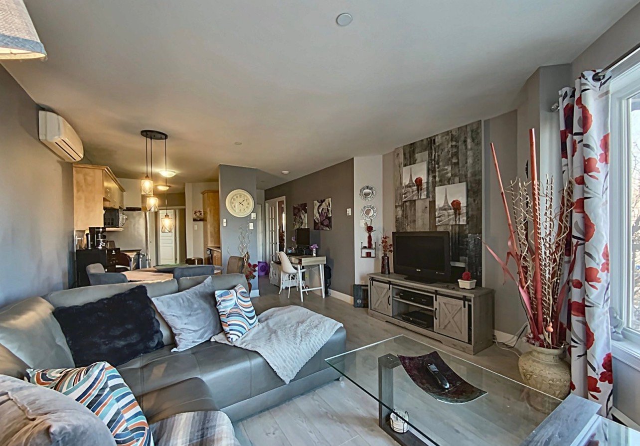 Residential in Laval (Laval-des-Rapides) 5