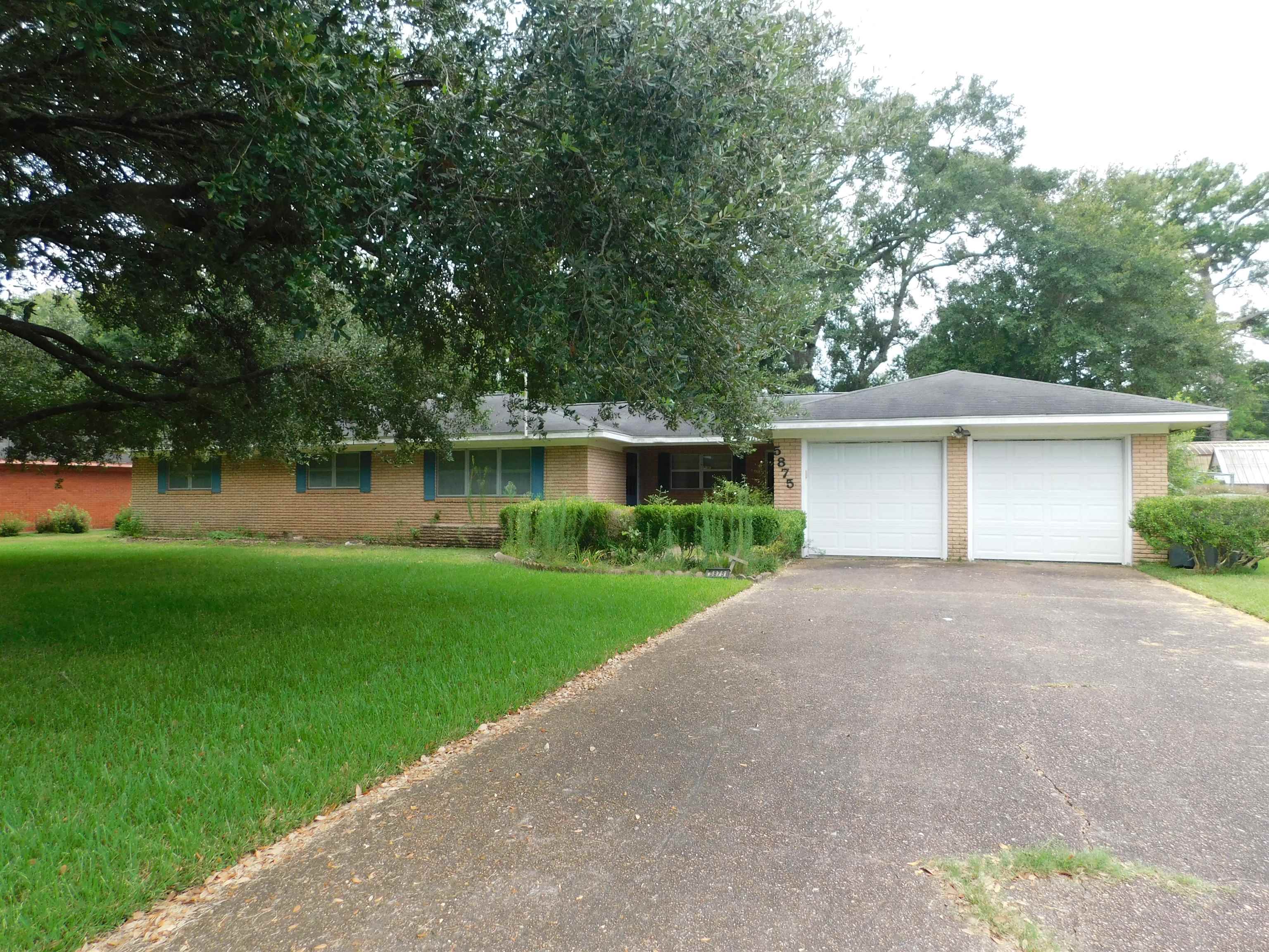 Avie Ln, Beaumont, TX 77708
