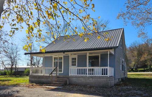 105 S Beeman St, Pineville, MO, 64856-9559 | Card Image