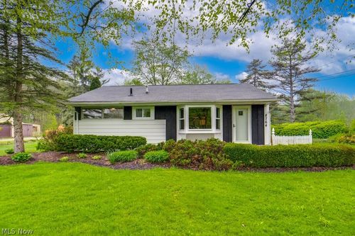 8764 Ravenna Rd, Chardon, OH, 44024-9628 | Card Image
