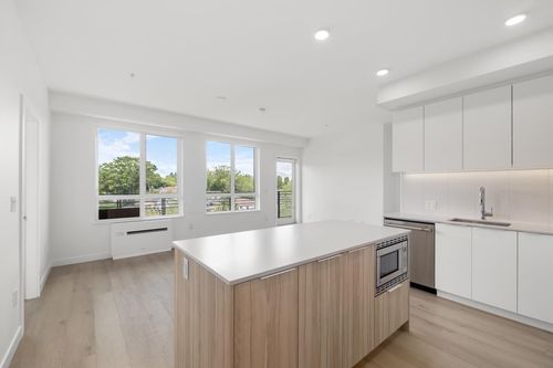 605-2450 Garden Dr, Vancouver, BC, V5N | Card Image