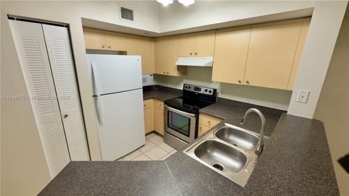 apt-202-4241 San Marino Blvd, West Palm Beach, FL, 33409-7796 | Card Image