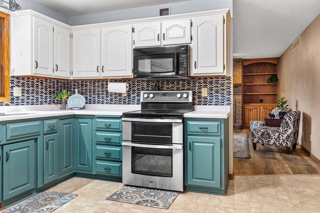 101 Brookview Place, House other with 5 bedrooms, 4 bathrooms and null parking in Combined Locks WI | Image 7