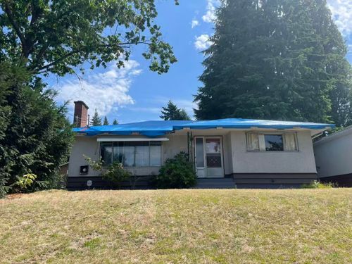 697 Fairview St, Coquitlam, BC, V3J4B3 | Card Image
