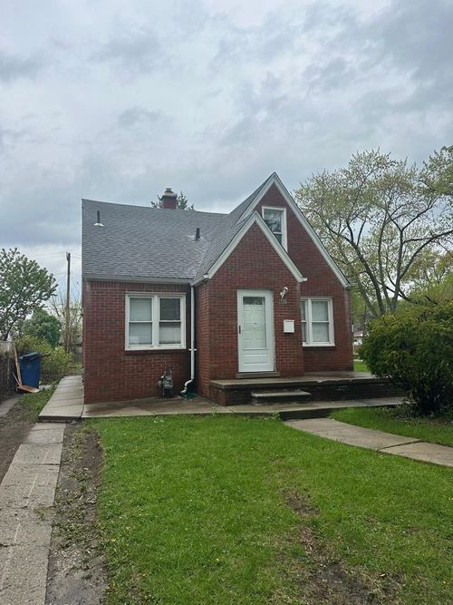6557 Heyden St, Dearborn Heights, MI, 48127-2667 | Card Image