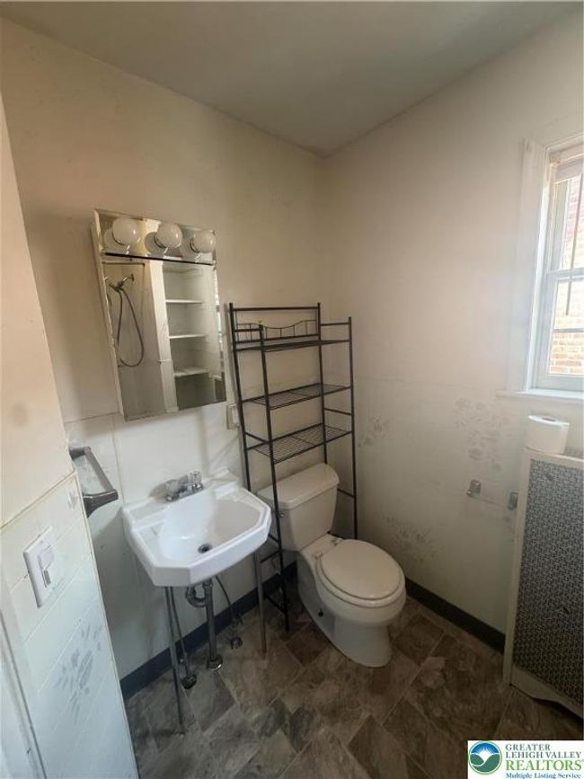 2 - 815 N 6 Th St, Condo with 3 bedrooms, 1 bathrooms and null parking in Allentown PA | Image 8