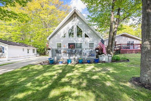 8735 Blackberry Ln, Port Austin, MI, 48467-9582 | Card Image