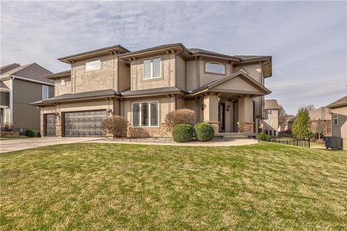 9618 Appleridge Ln, Lenexa, KS, 66227-3305 | Card Image