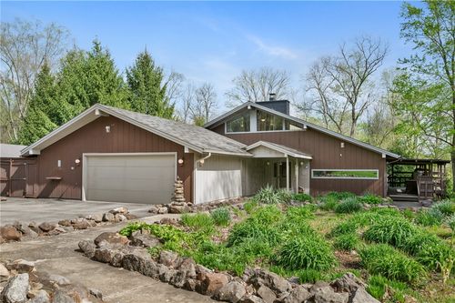 3132 Lake Rd, New Castle, PA, 16102-2440 | Card Image