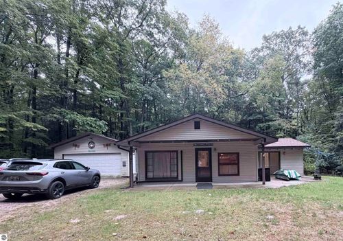 8702 Deadstream Rd, Honor, MI, 49640-9770 | Card Image