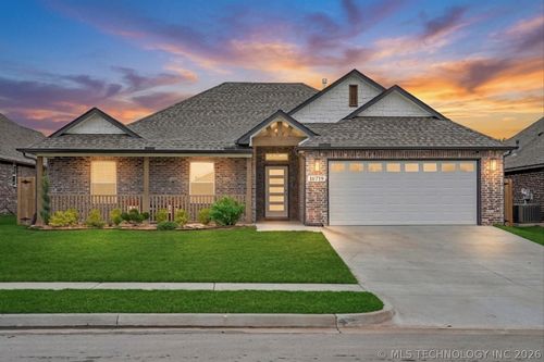 10719 S 280th East Ave, Coweta, OK, 74429-9011 | Card Image