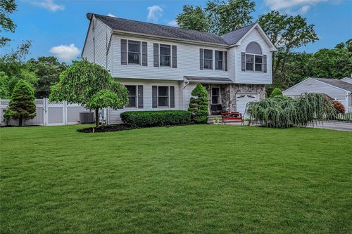 10 Marc Dr, Ridge, NY, 11961-2103 | Card Image
