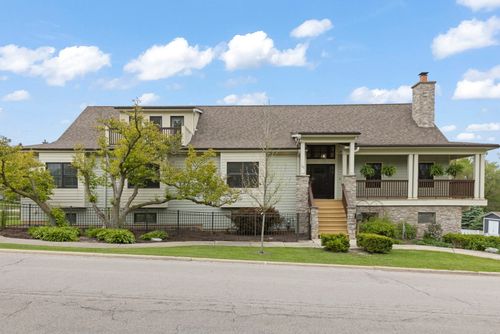35 S Wilmette Ave, Westmont, IL, 60559-1837 | Card Image