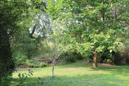 40-A Riverglen Dr, Keswick, ON, L4P2R1 | Card Image