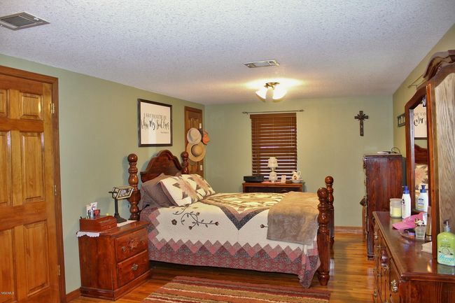 Master Bedroom | Image 18