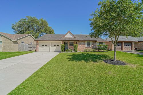 407 Stratmore Dr, Friendswood, TX, 77546-3648 | Card Image