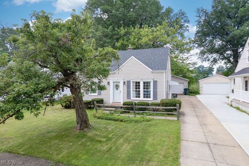 3138 7th St, Cuyahoga Falls, OH, 44221-1308 | Card Image