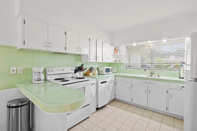 2473 Davis Blvd, House other with 3 bedrooms, 2 bathrooms and null parking in Sarasota FL | Image 18