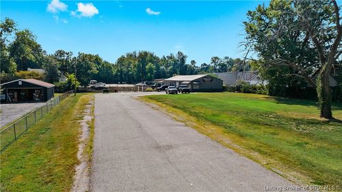 2112 Hamburg Pike, Jeffersonville, IN, 47130-6318 | Card Image