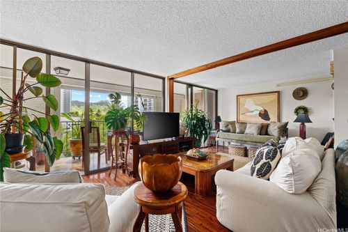 5e-250 Ohua Ave, Honolulu, HI, 96815-3633 | Card Image