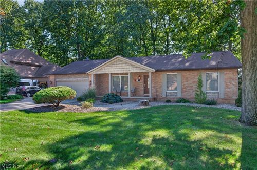700 Austin Dr, Barberton, OH, 44203-4368 | Card Image