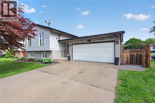8492 Jerome St, Windsor, ON, N8S4S1 | Card Image