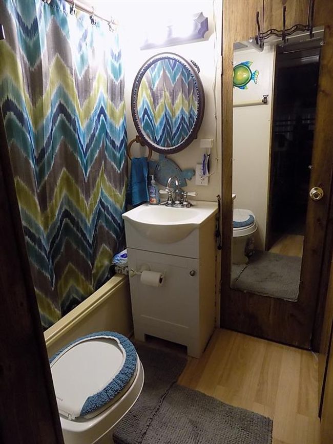 Bathroom in RV section | Image 23