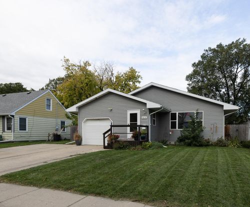 813 17th St S, Fargo, ND, 58103-2557 | Card Image