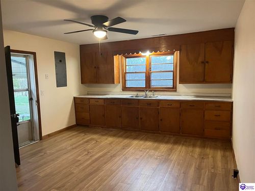 1930 Bucknersville Rd, Greensburg, KY, 42743-8447 | Card Image