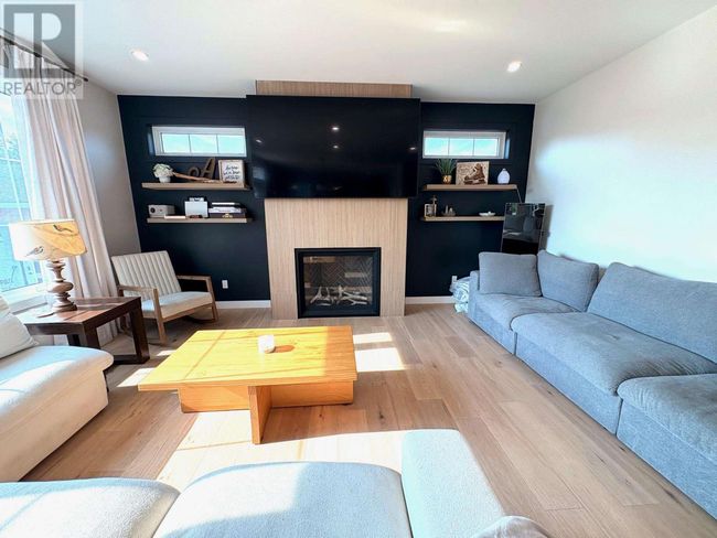 2105 Foothill Dr, Home with 5 bedrooms, 3 bathrooms and null parking in Thunder Bay ON | Image 6