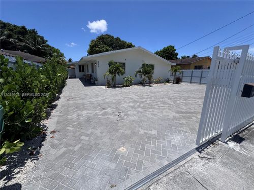852-850 Nw 109th St, Miami, FL, 33168-2135 | Card Image