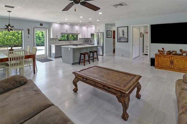 2141 Ne 49 Th St, House other with 3 bedrooms, 2 bathrooms and null parking in Lighthouse Point FL | Image 6