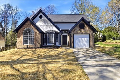 5516 Traders Way, Greensboro, NC, 27407-5407 | Card Image