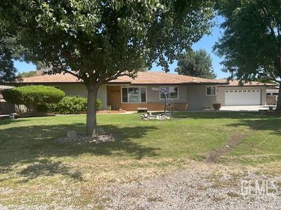 Highway 58, House other with 3 bedrooms, 2 bathrooms and null parking in Buttonwillow CA | Image 1