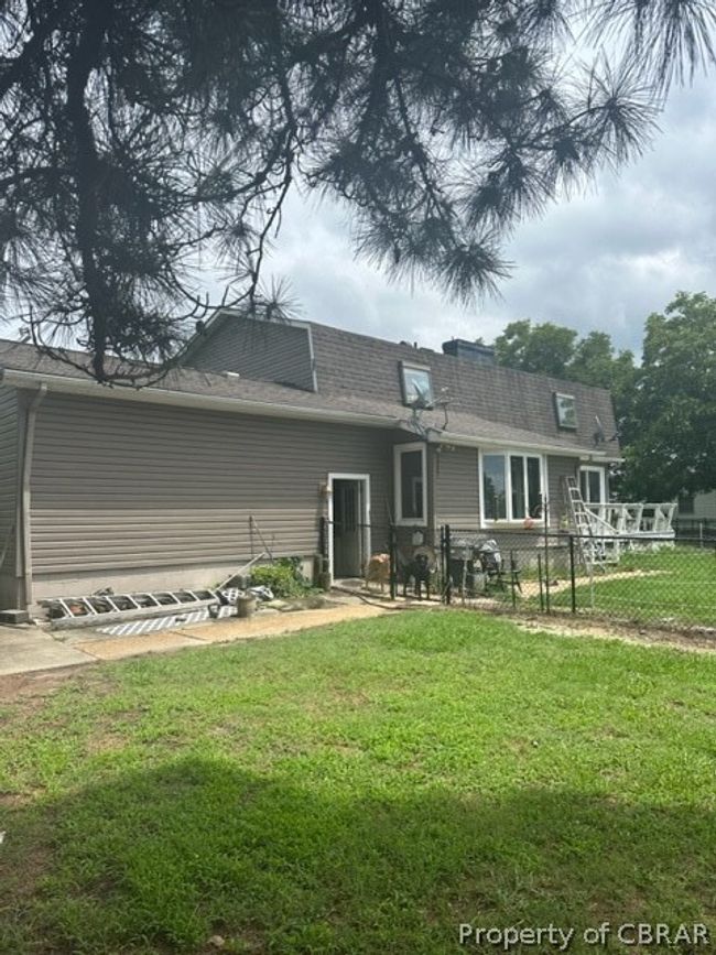 Back of property with a yard | Image 25