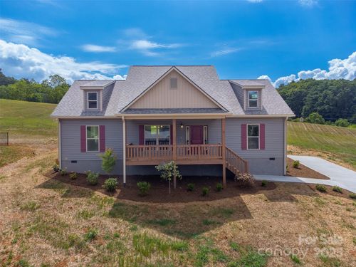 34 Kingston St, Franklin, NC, 28734-2687 | Card Image