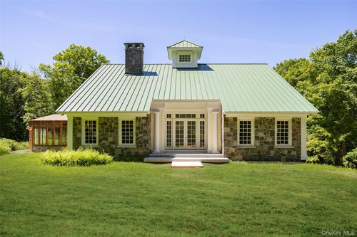46 Hoxie Rd, Millbrook, NY, 12545-6233 | Card Image