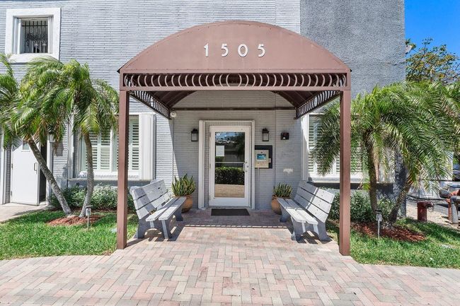 Front Entry | Image 26