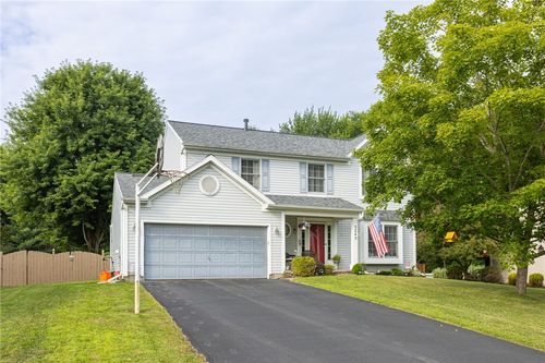 3245 Pineview Dr, Walworth, NY, 14568-9582 | Card Image