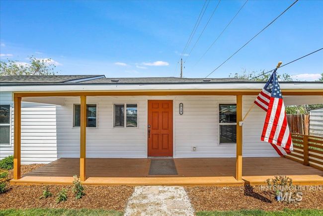 View of front facade featuring a porch | Image 4