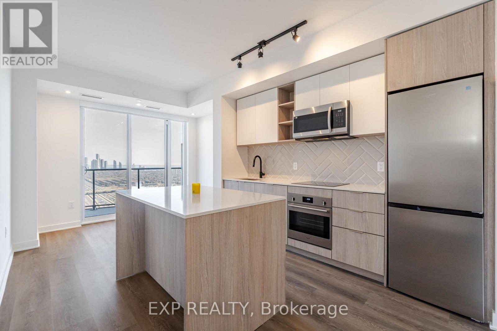 Residential Lease in Toronto (Islington-City Centre West) 2