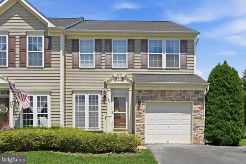 281 Maple Dr, HANOVER, PA, 17331-9416 | Card Image