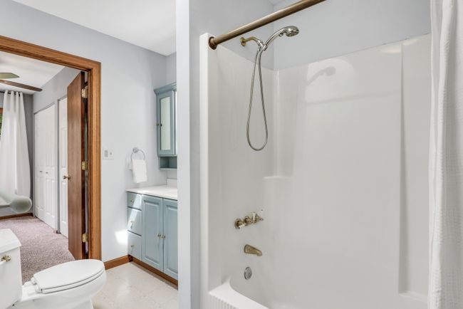 136 Burton St, House other with 4 bedrooms, 3 bathrooms and 2 parking in Grayslake IL | Image 15
