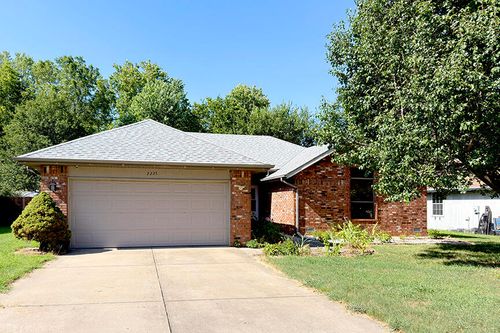 2225 W Rockwood St, Springfield, MO, 65807-8635 | Card Image
