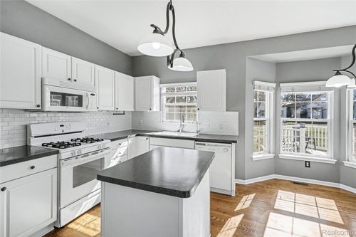 16111 Aspen Hollow Dr, Fenton, MI, 48430-9138 | Card Image